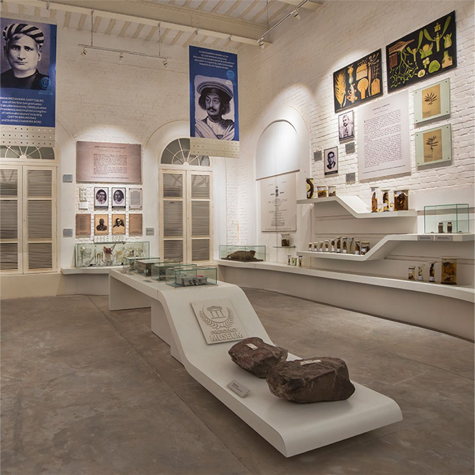 https://www.old.wysiwyg.co.in/sites/default/files/worksThumb/presidency-university-space-surface-graphics-musuem-desigm-typography-panels-installation-2016-01.jpg